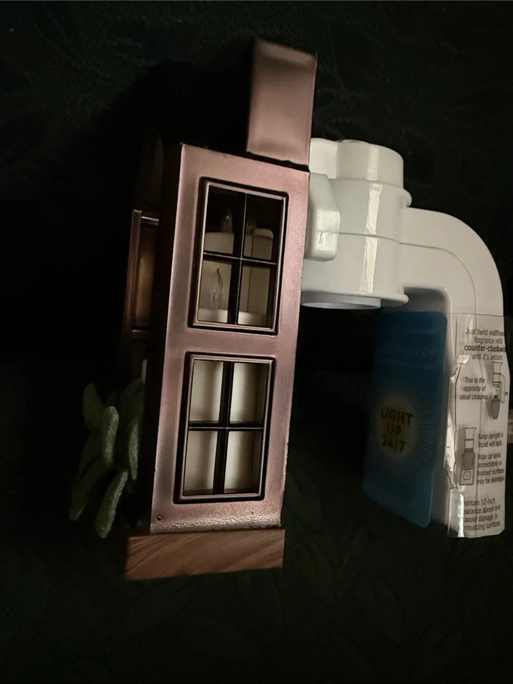 NWT Bath & Body Works Bronze Lantern with White Candles & Green Foliage.